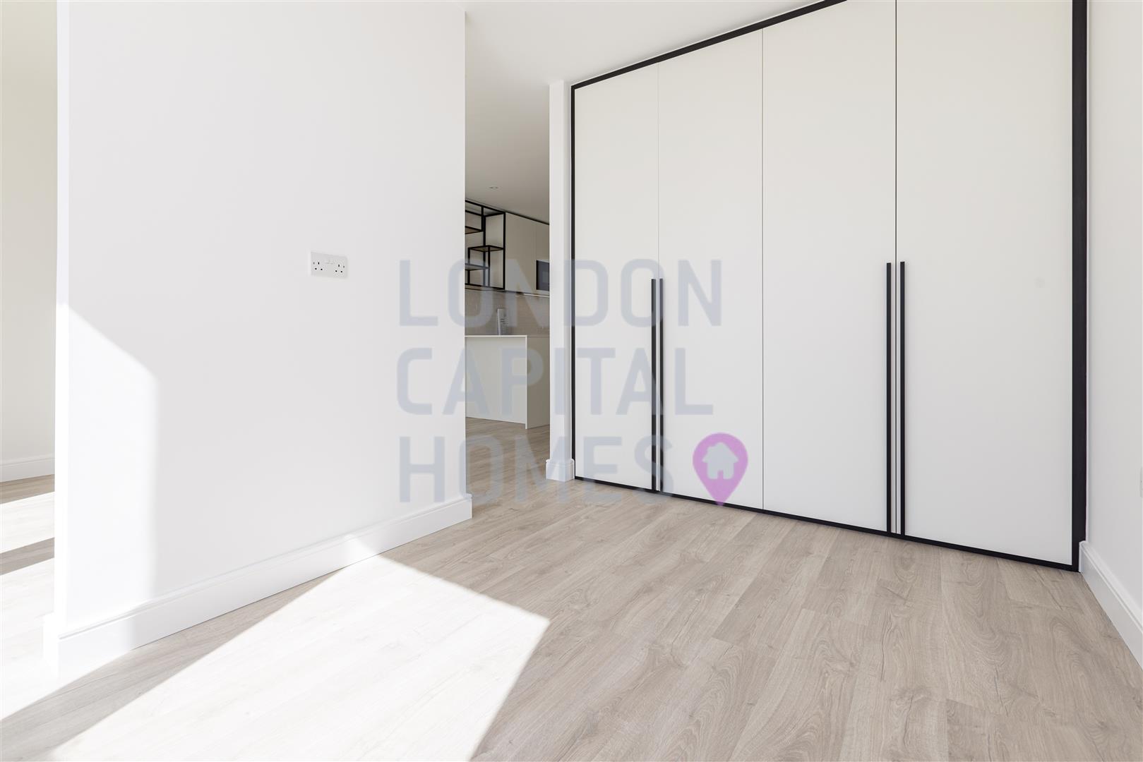 90 Beresford Avenue, London